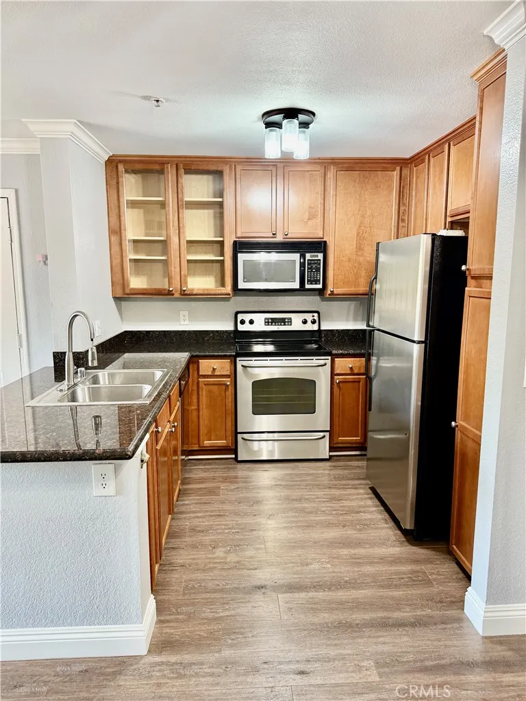 1025 La Terraza Circle 204, Corona, California 92879 home-pic-2