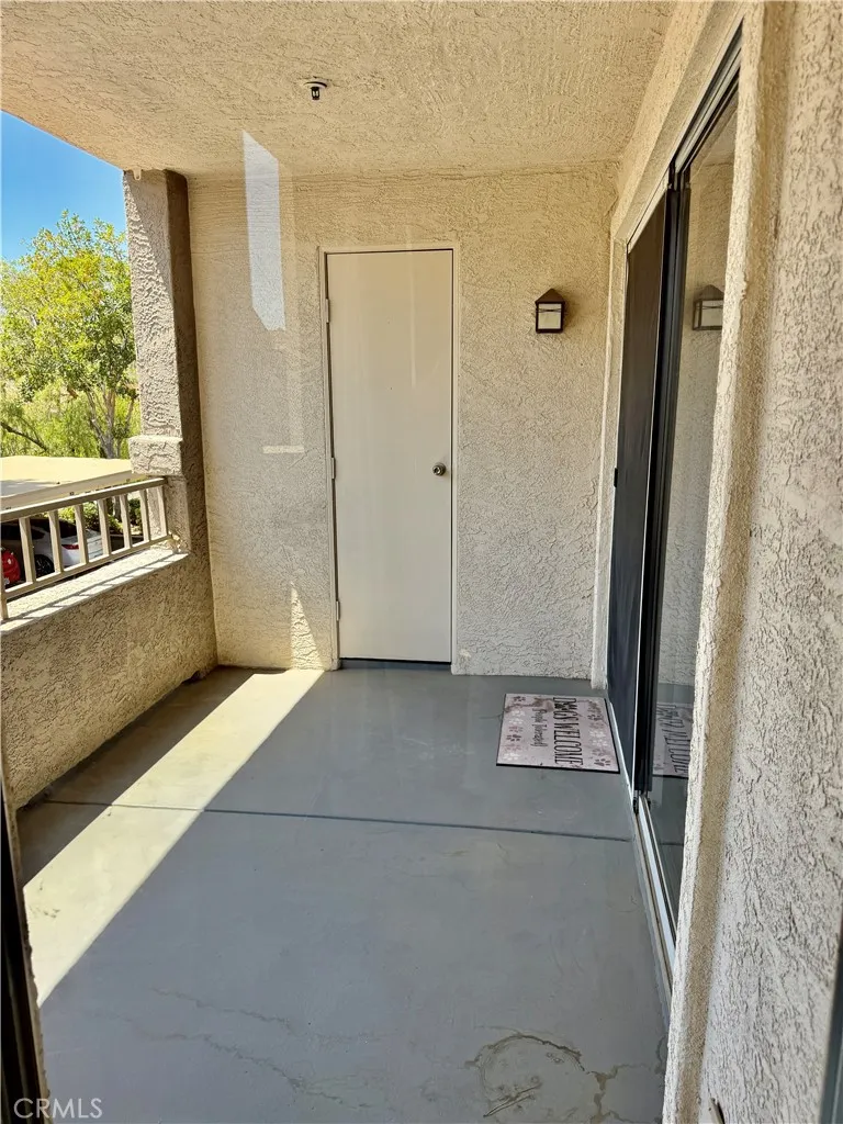 1025 La Terraza Circle 204, Corona, California 92879 home-pic-10