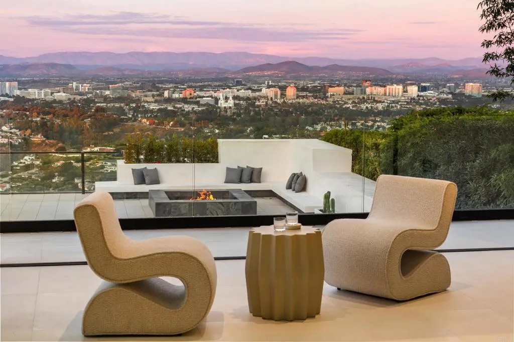 2082 Via Casa Alta, La Jolla, California 92037 home-pic-3