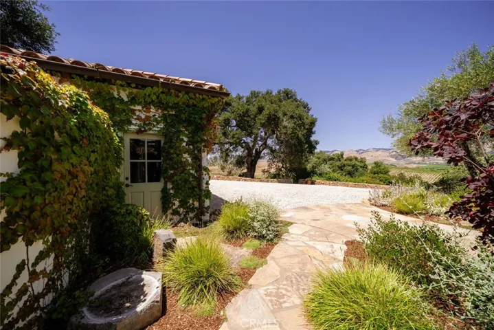 740 Via Robles, San Luis Obispo, California 93401