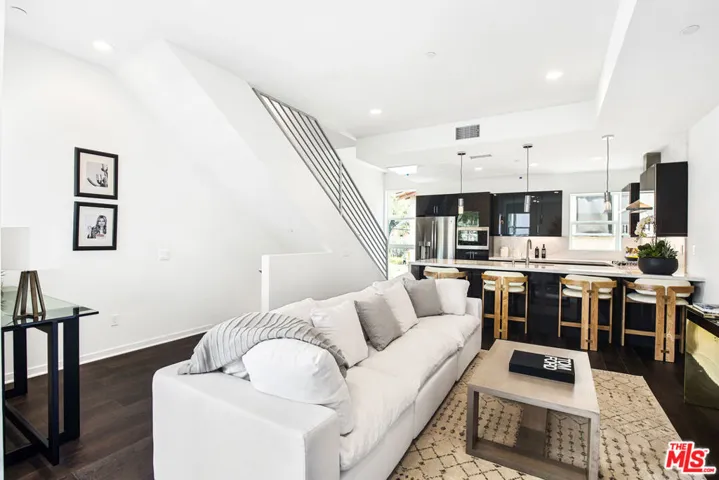 8406 Blackburn Avenue, Los Angeles, California 90048