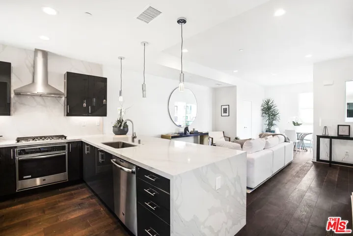 8406 Blackburn Avenue, Los Angeles, California 90048