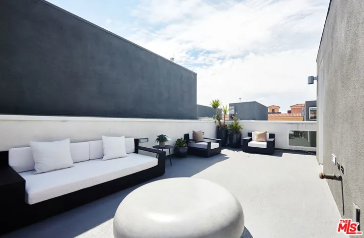 8406 Blackburn Avenue, Los Angeles, California 90048