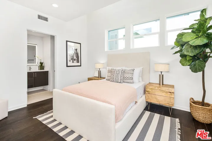 8406 Blackburn Avenue, Los Angeles, California 90048