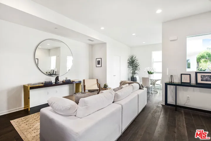 8406 Blackburn Avenue, Los Angeles, California 90048