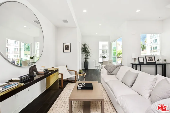 8406 Blackburn Avenue, Los Angeles, California 90048