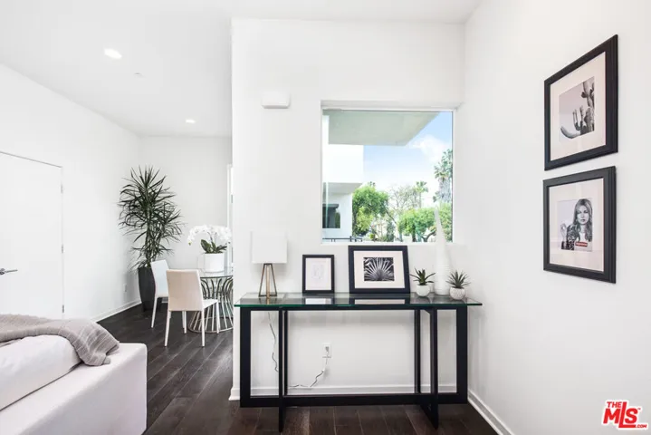 8406 Blackburn Avenue, Los Angeles, California 90048