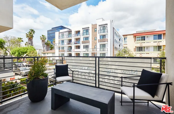 8406 Blackburn Avenue, Los Angeles, California 90048