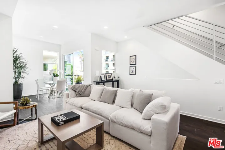 8406 Blackburn Avenue, Los Angeles, California 90048