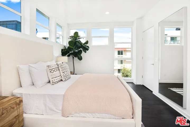 8406 Blackburn Avenue, Los Angeles, California 90048