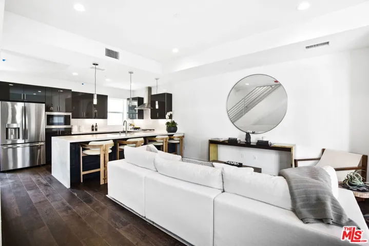 8406 Blackburn Avenue, Los Angeles, California 90048