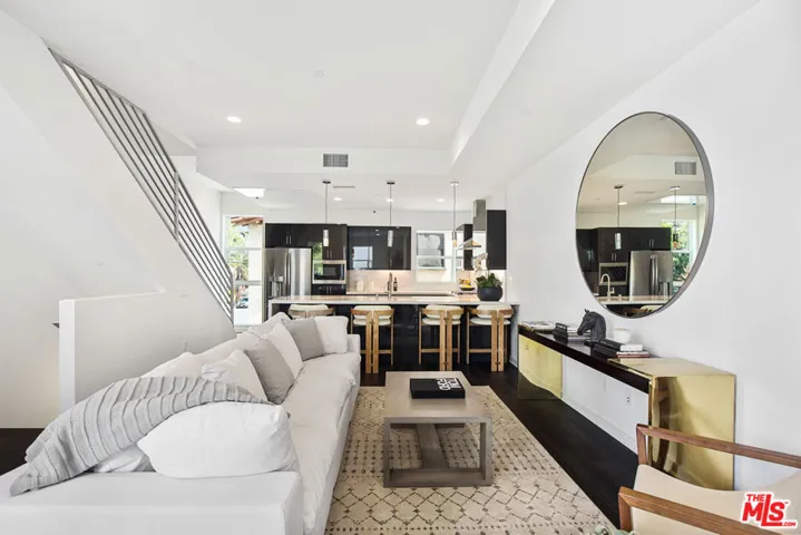8406 Blackburn Avenue, Los Angeles, California 90048