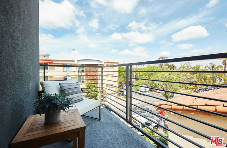 8406 Blackburn Avenue, Los Angeles, California 90048