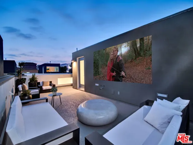 Private roof deck with city vi
