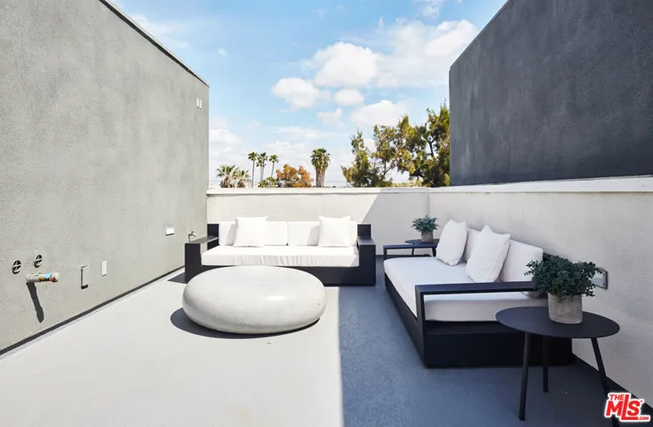 8406 Blackburn Avenue, Los Angeles, California 90048