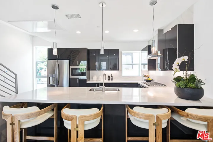 8406 Blackburn Avenue, Los Angeles, California 90048