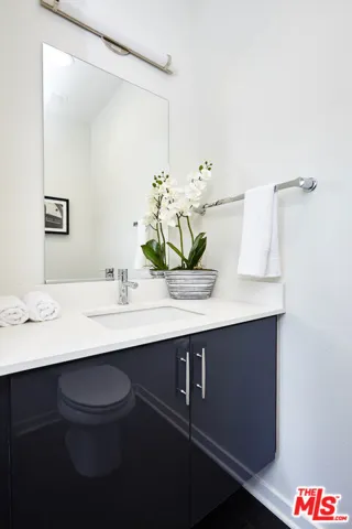 8406 Blackburn Avenue, Los Angeles, California 90048