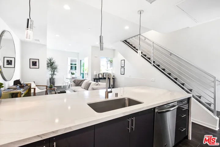 8406 Blackburn Avenue, Los Angeles, California 90048