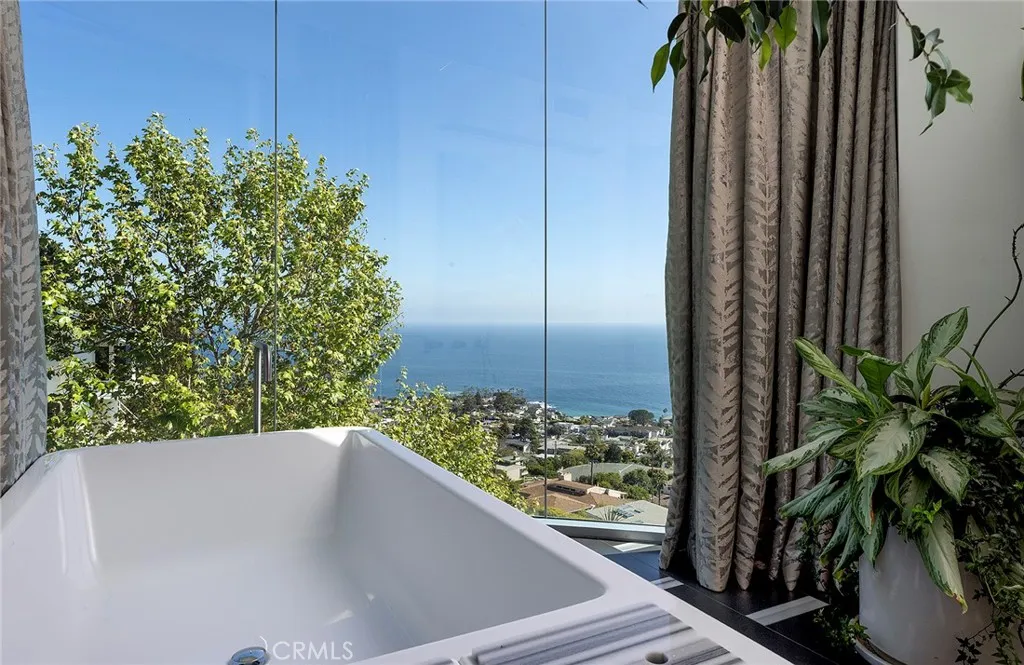 465 Panorama Drive, Laguna Beach, California 92651 home-pic-34
