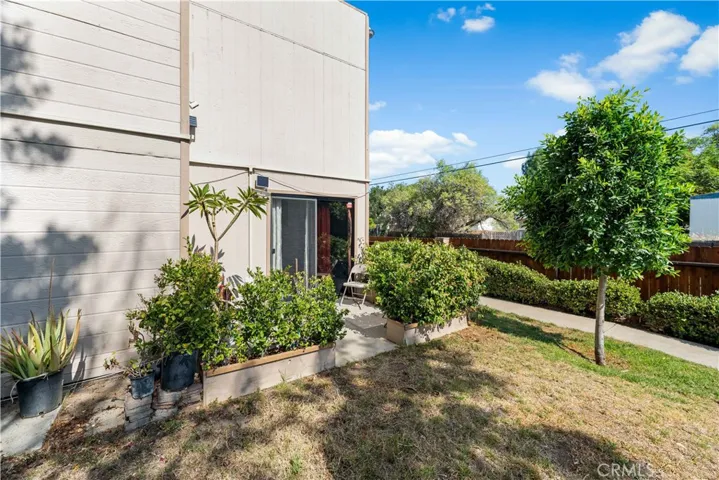 15060 Chatsworth Street E, San Fernando, California 91345