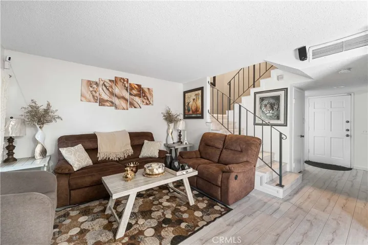 15060 Chatsworth Street E, San Fernando, California 91345