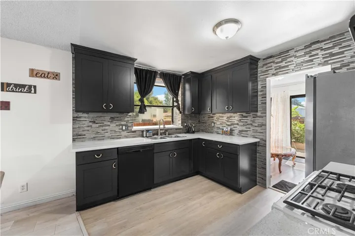 15060 Chatsworth Street E, San Fernando, California 91345