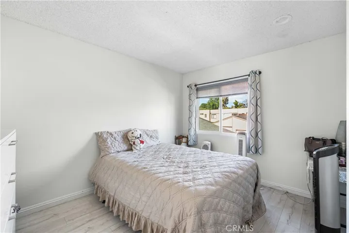 15060 Chatsworth Street E, San Fernando, California 91345