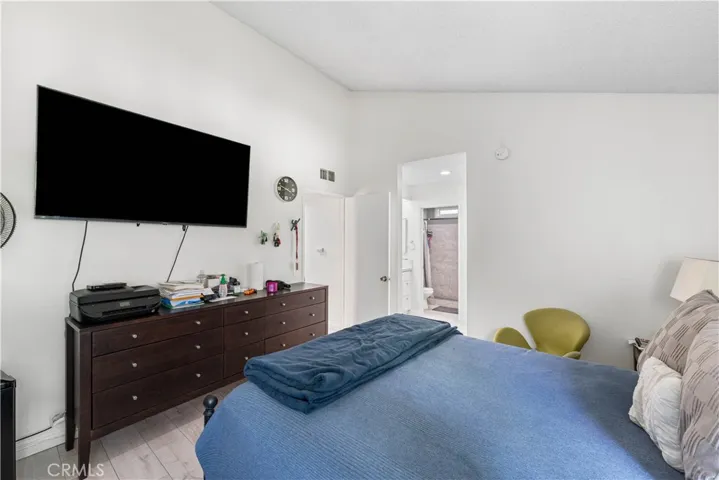 15060 Chatsworth Street E, San Fernando, California 91345