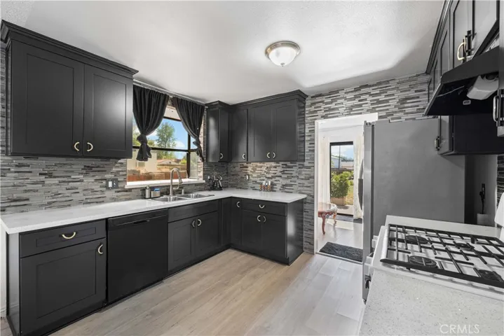 15060 Chatsworth Street E, San Fernando, California 91345