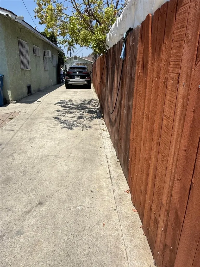 917 E 42nd Street, Los Angeles, California 90011 home-pic-19