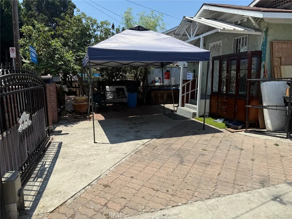 917 E 42nd Street, Los Angeles, California 90011 home-pic-3