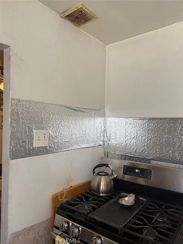 917 E 42nd Street, Los Angeles, California 90011 home-pic-14