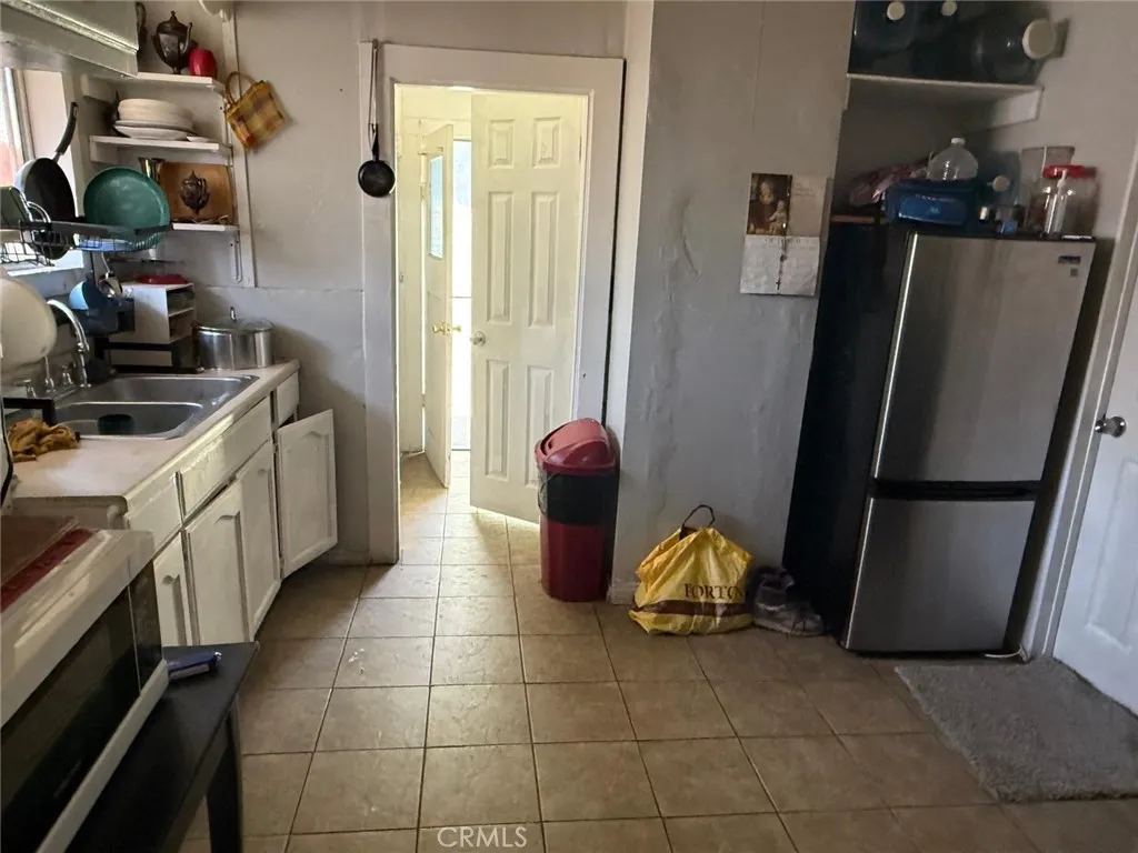 917 E 42nd Street, Los Angeles, California 90011 home-pic-6