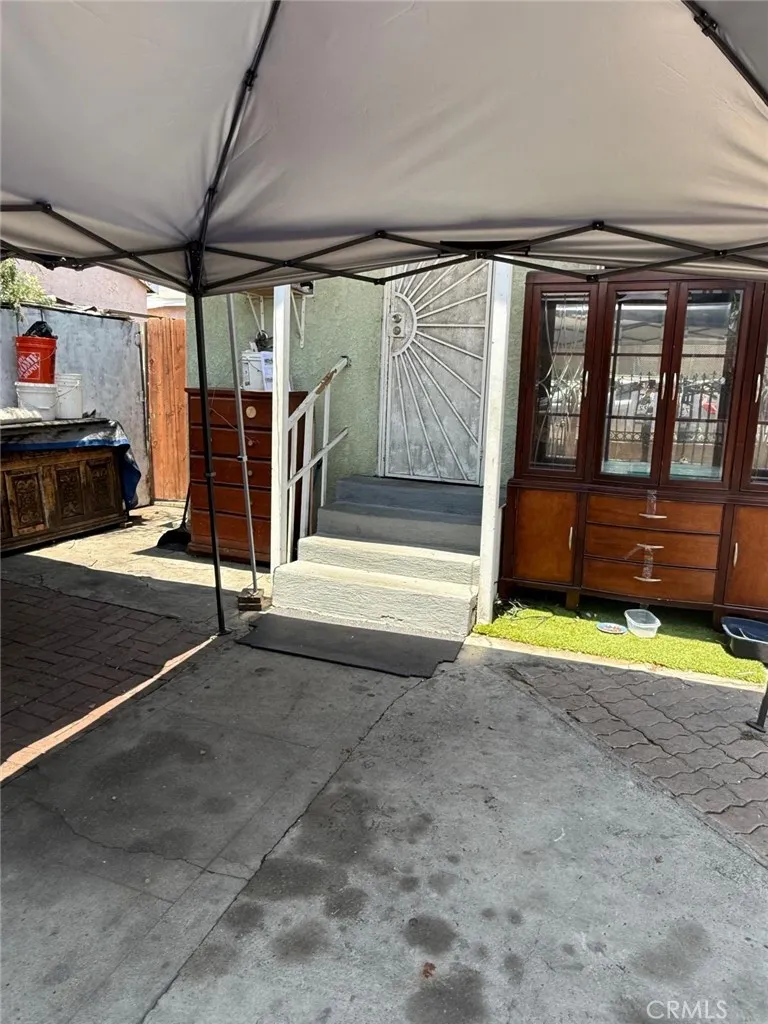 917 E 42nd Street, Los Angeles, California 90011 home-pic-2