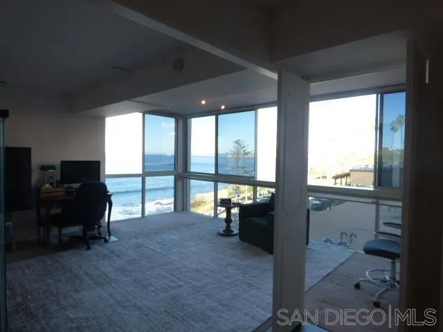 Third bedroom sit-down white water views and listen to the waves