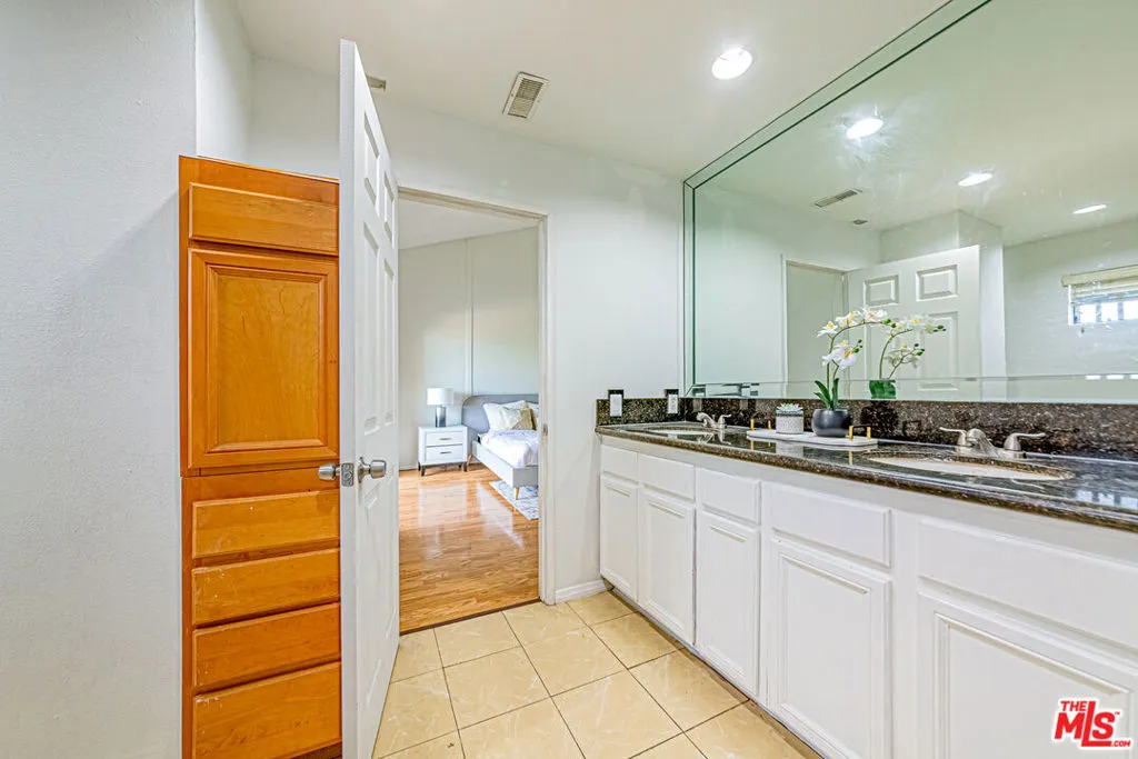 1045 Walnut Grove Avenue, Rosemead, California 91770 home-pic-16