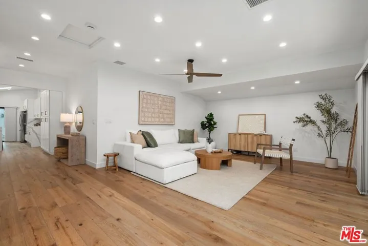 22126 De La Osa Street, Woodland Hills, California 91364