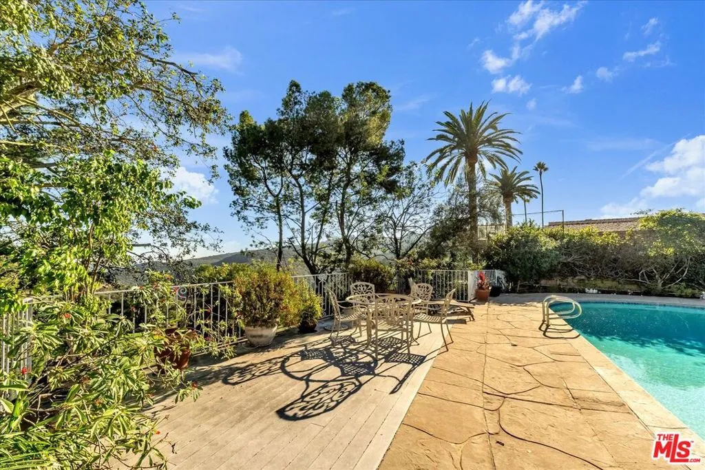 16560 Park Lane Circle, Los Angeles, California 90049 home-pic-42