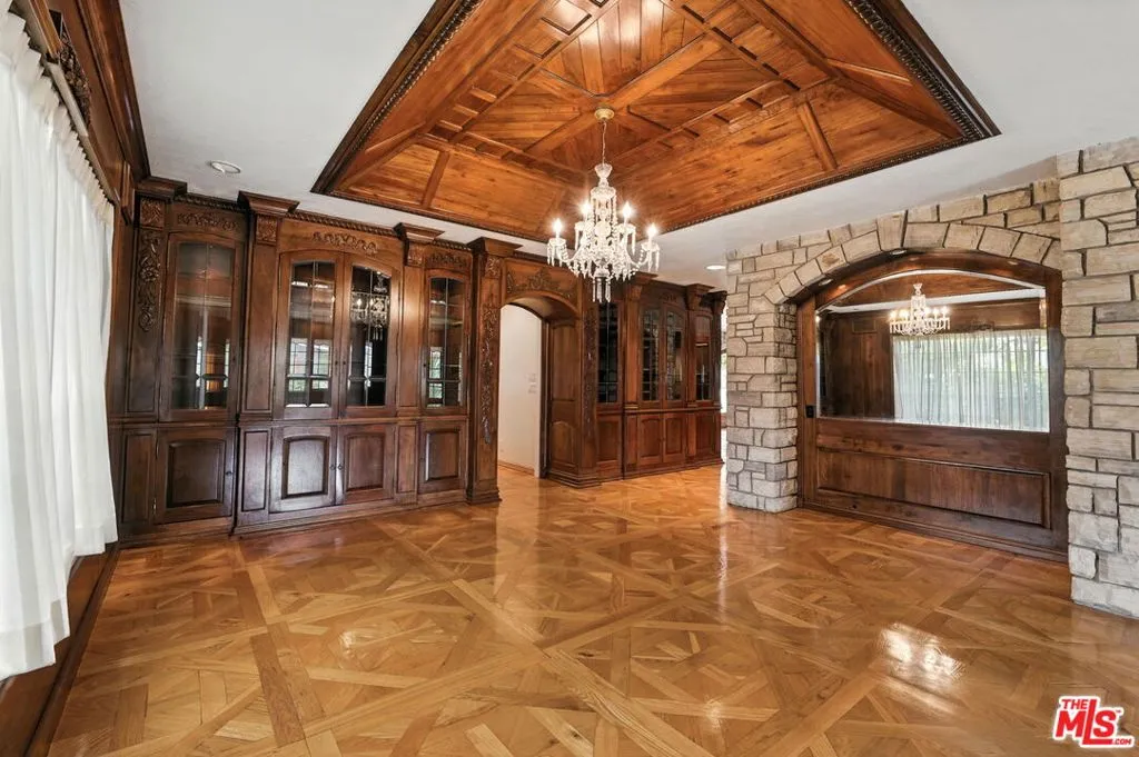 16560 Park Lane Circle, Los Angeles, California 90049 home-pic-7