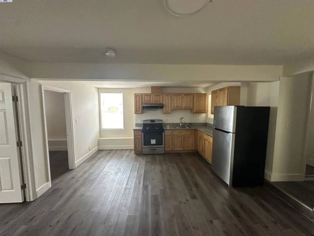 537 Chester St, Oakland, California 94607 home-pic-10