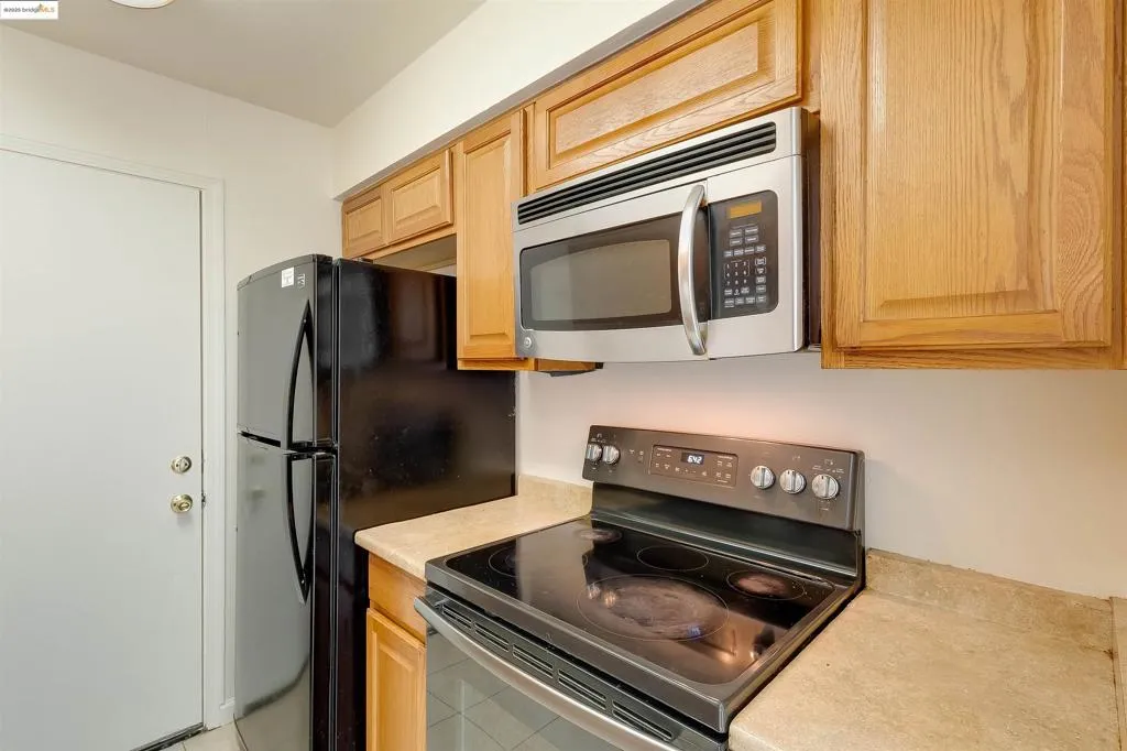 1064 Mohr Ln C, Concord, California 94518 home-pic-17