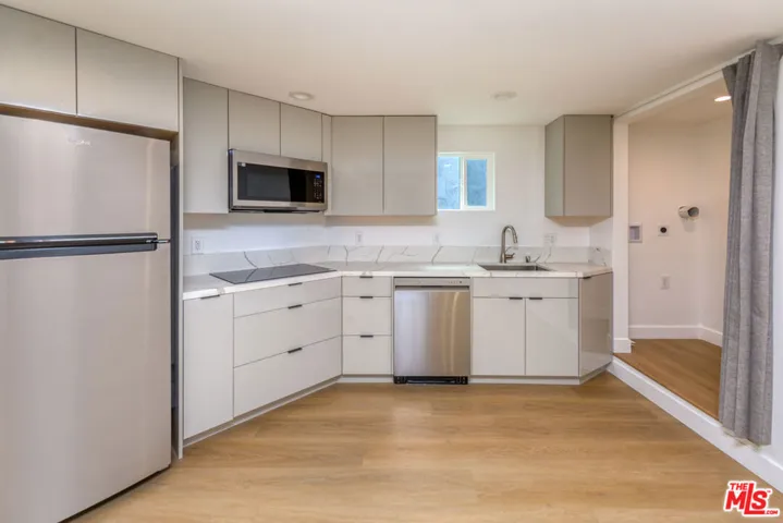 2141 Kerwood Avenue, Los Angeles, California 90025