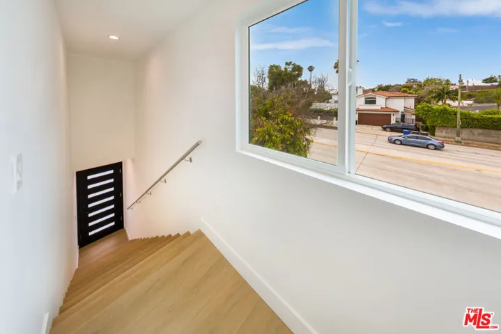 2141 Kerwood Avenue, Los Angeles, California 90025