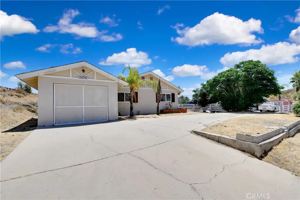 28296 Oregon Place, Menifee, California 92587 home-pic-2