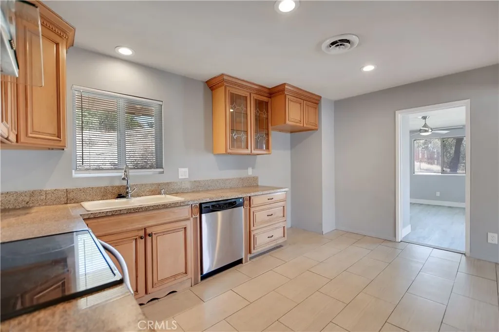 28296 Oregon Place, Menifee, California 92587 home-pic-10