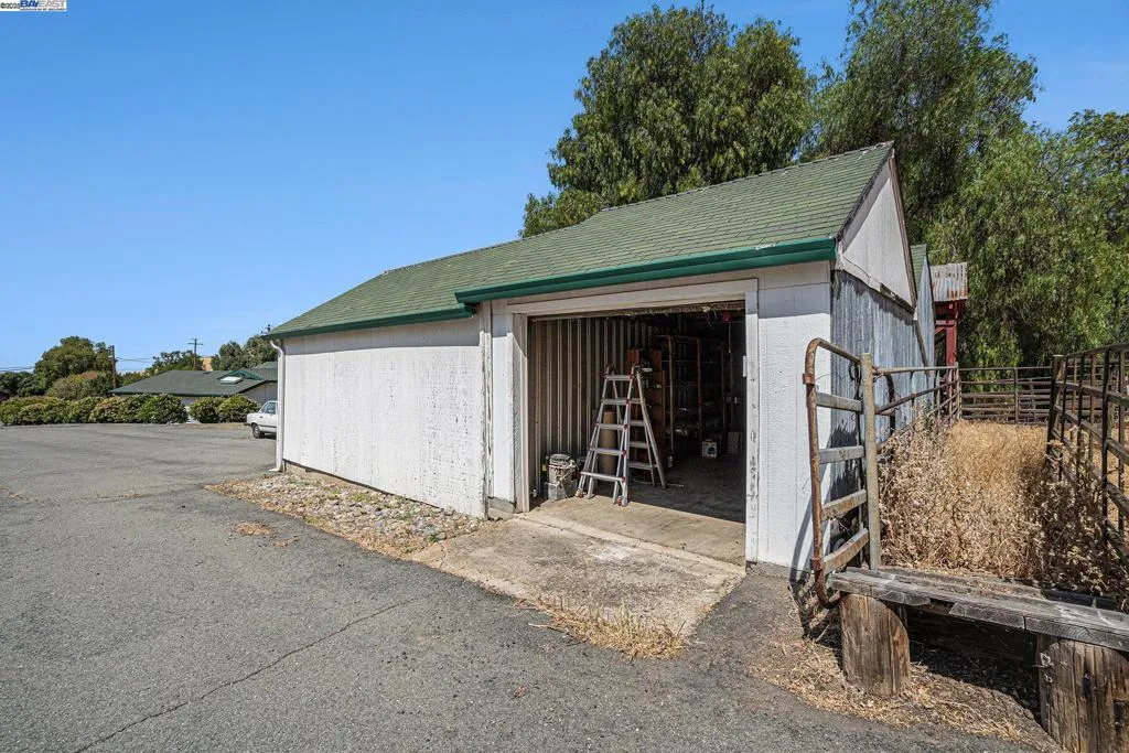 5799 Nortonville, Pittsburg, California 94565 home-pic-32