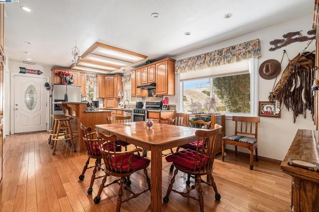 5799 Nortonville, Pittsburg, California 94565 home-pic-16