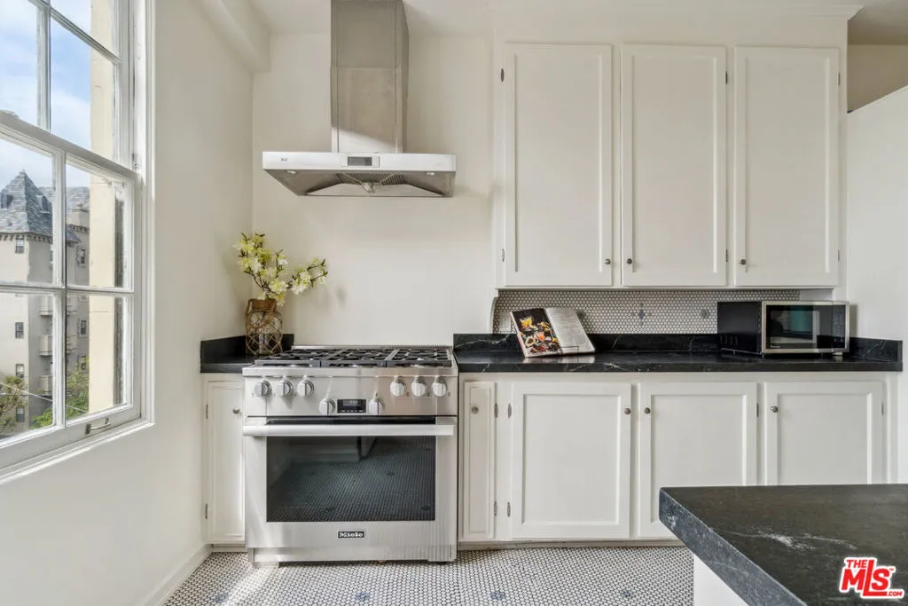 855 S Serrano Avenue 43a, Los Angeles, California 90005 home-pic-7