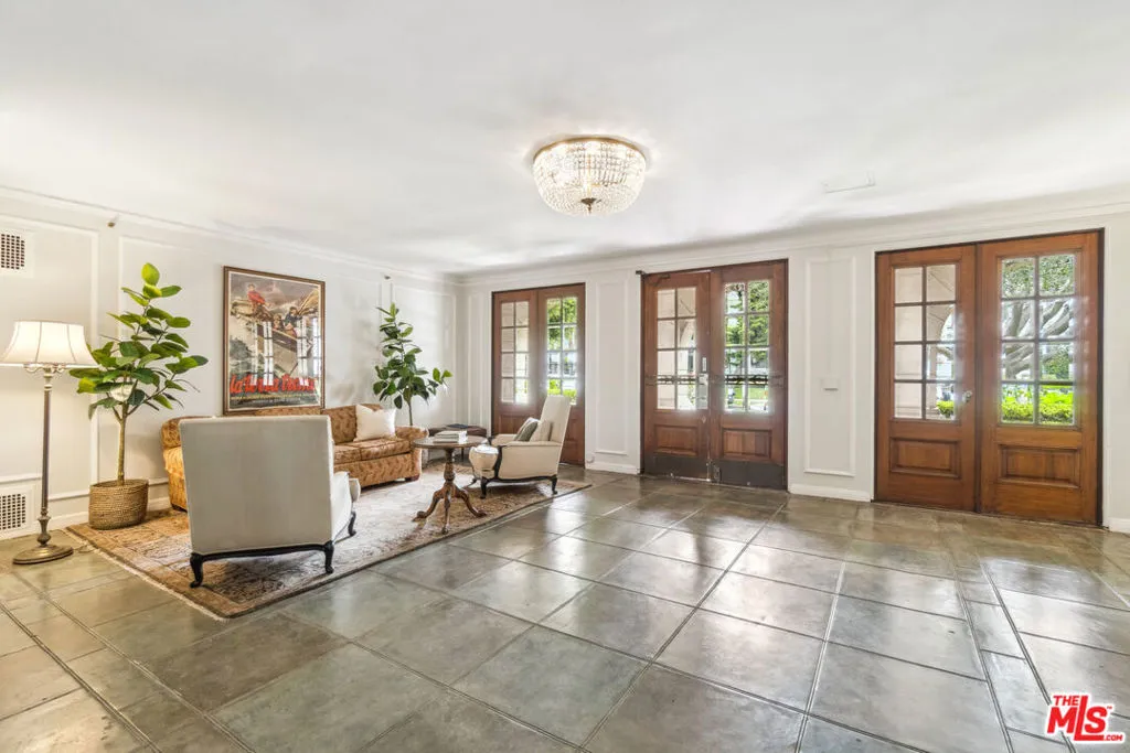 855 S Serrano Avenue 43a, Los Angeles, California 90005 home-pic-18