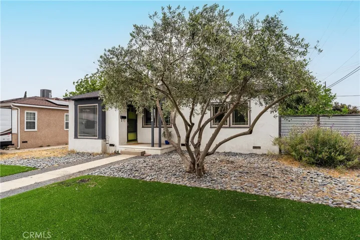 6557 Clybourn Avenue, North Hollywood, California 91606